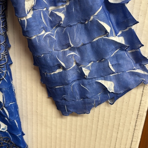 Notations Woman Blue and White Women's Top.  Unique ruffle design.  Size 2X - Picture 4 of 10